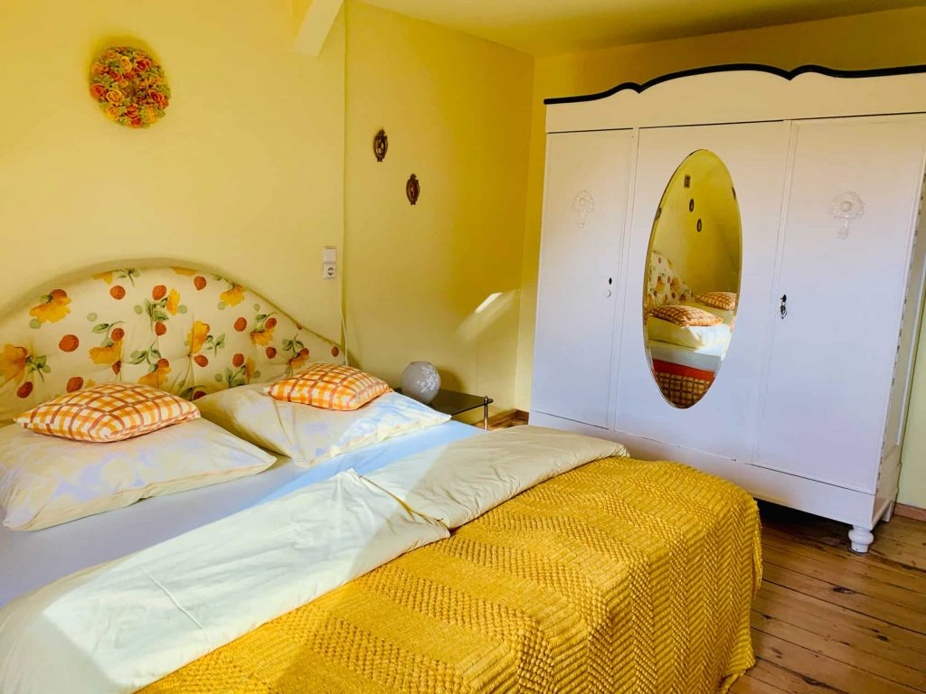 Schlafzimmer_doppelbett@0.5x